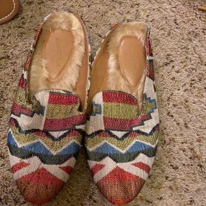 Universal Thread patterned flats